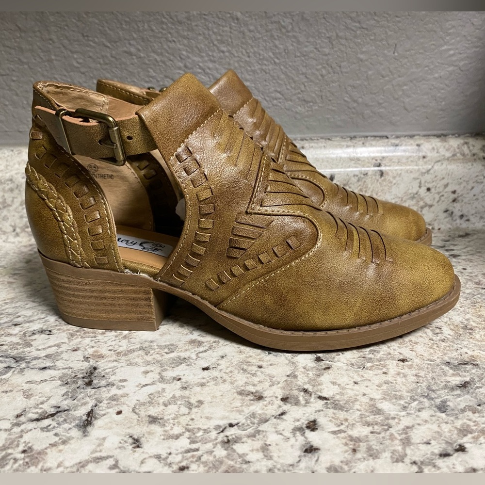 Very G Tan Ankle Boots